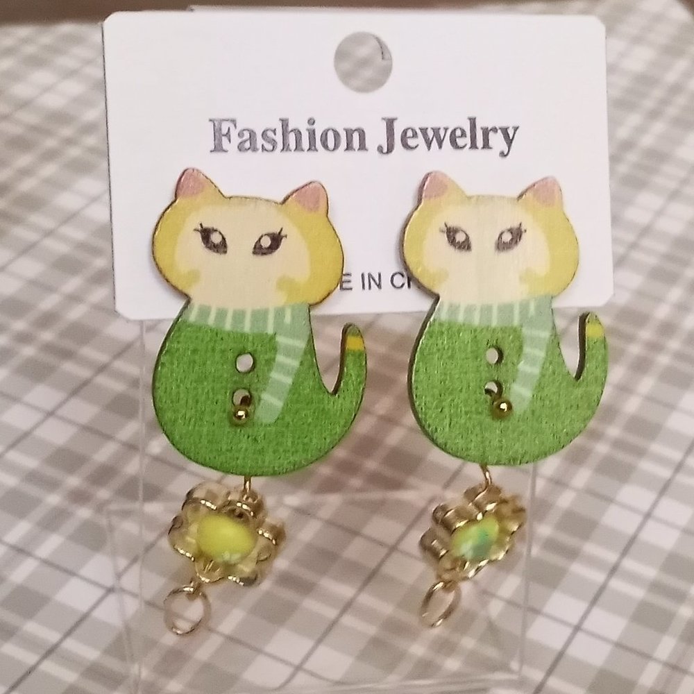 Home Made Handmade Wood & Metal Green & Yellow Button Earrings #40